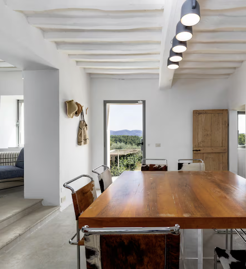 Tuscan elegance among the vineyards