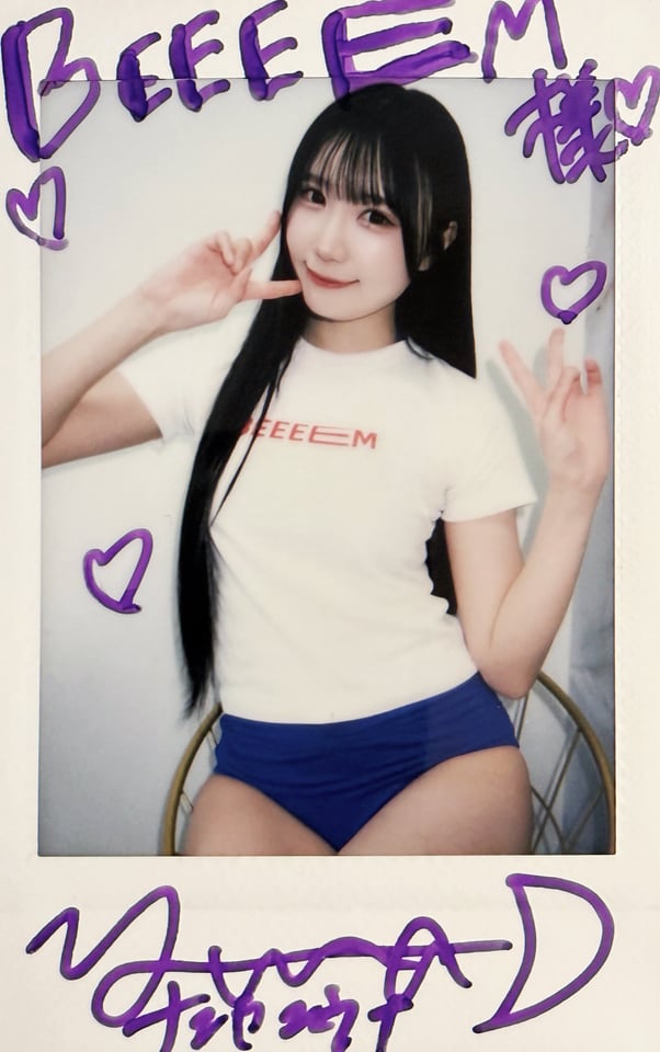 月に足跡を残した少女達は一体何を見たのか... 苗加結菜 直筆サイン入りチェキ