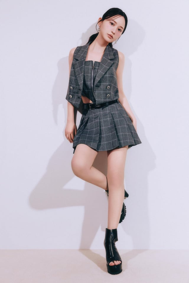 Symmetry GYDA GLITTER CHECKベスト ¥9,990 Symmetry GYDAベルト付GLITTER CHECKスカートライクショートパンツ ¥8,990