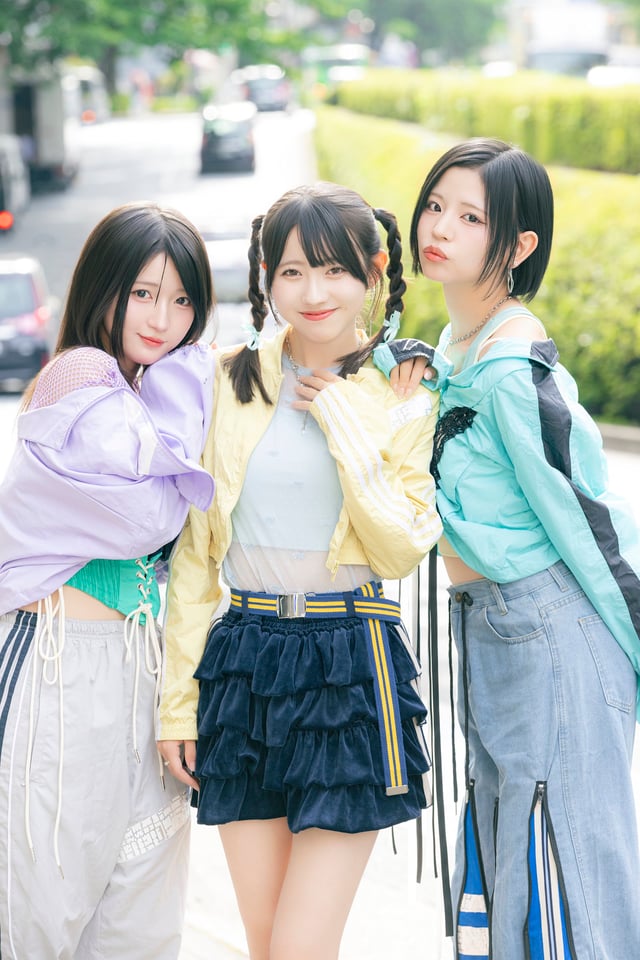 左から、天川れみ、東恩納瑠花、佐藤咲菜