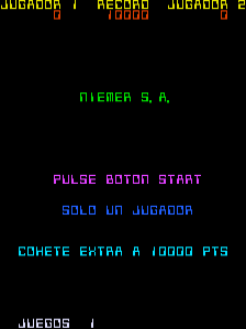 The title screen displays green vector-style text on a black background. At the top, yellow text reads "JUGADOR 1 RECORD" and "JUGADOR 2" flanking a score display. The center features "NIEMER S.A." in green, followed by three options in colored text: "PULSE BOTON START" in magenta, "SOLO UN JUGADOR" in blue, and "COMPETI EXTRA A 10000 PTS" in cyan. At the bottom left, white text shows "JUEGOS 1". The layout uses simple monospaced typography typical of early 1980s arcade cabinets.