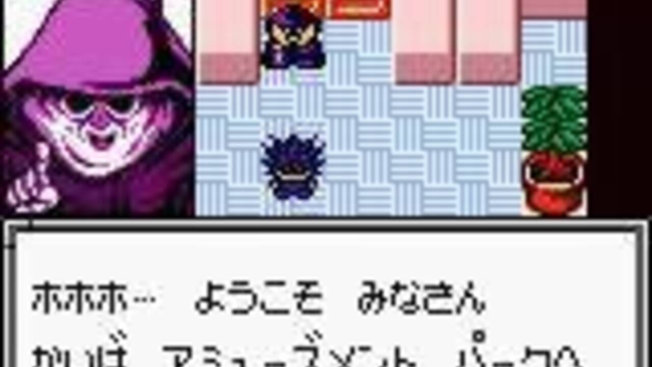 A Game Boy screenshot displaying a battle scene with a large purple-robed character sprite on the left side and a smaller blue spiky creature in the center of a checkered floor arena. A potted plant appears on the right edge, and another character sprite floats near the top. Japanese text dialogue fills the bottom panel, with multiple lines of readable text visible against a white background.