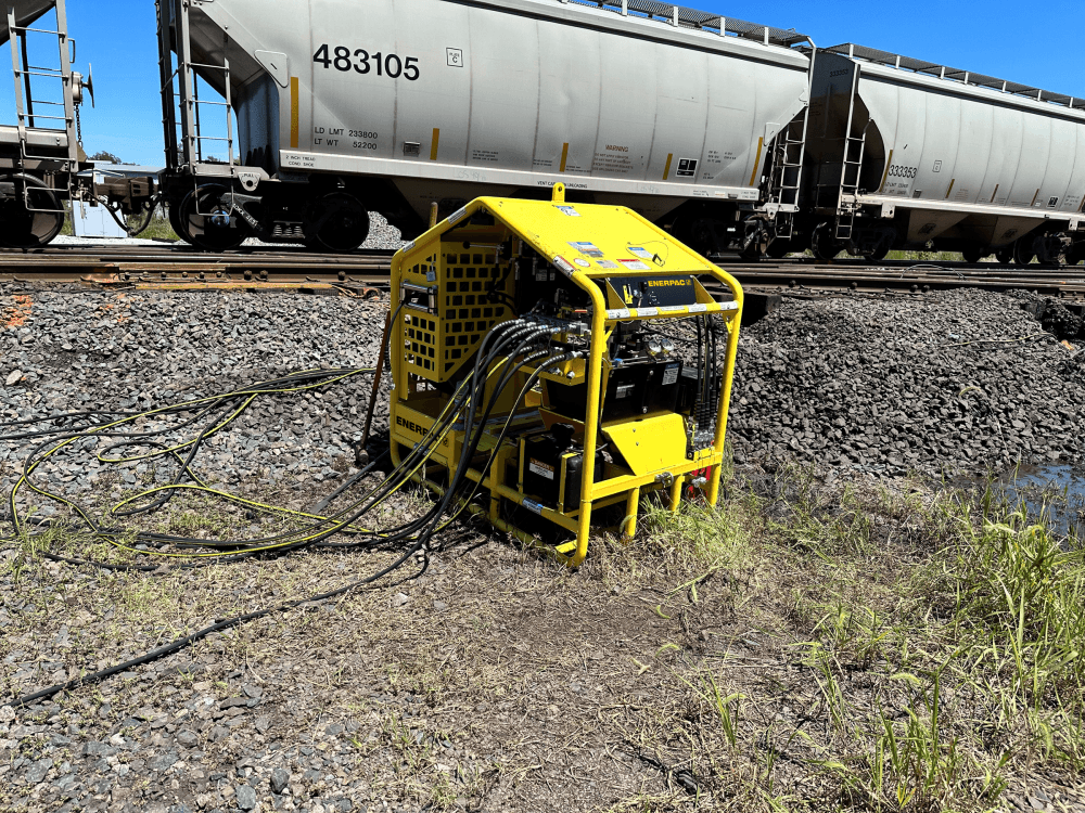 Enerpac TL248 Gleishebesystem am Gleis
