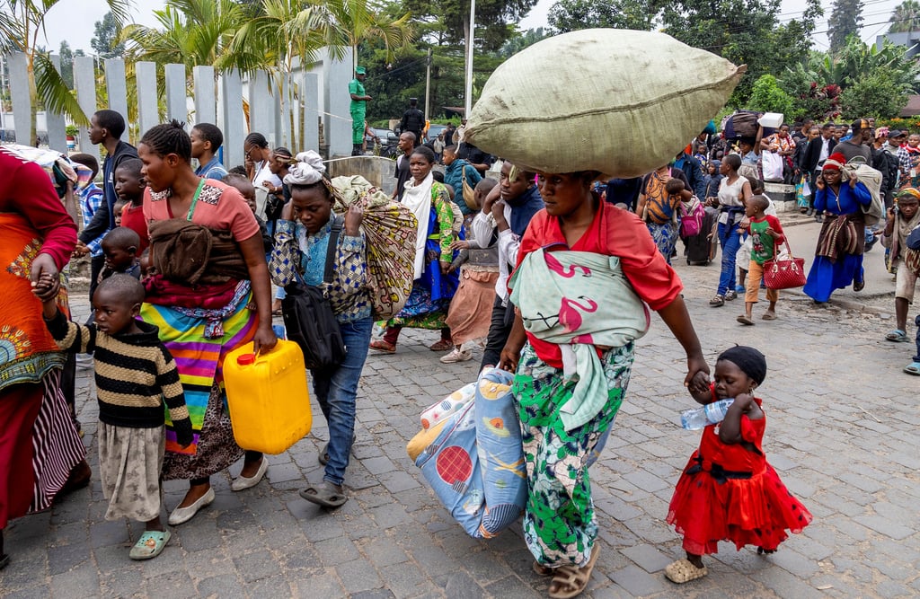 Humanitarian staff flee from Goma