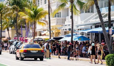 Ocean Drive with many vacationers during spring break