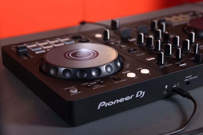 Pioneer DJ DDJ-FLX4 2-channel DJ controller for multiple DJ