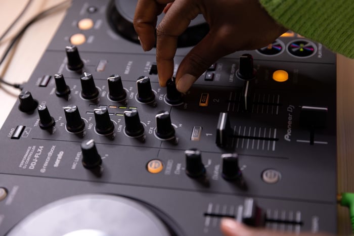 Pioneer DJ DDJ-FLX4 2-channel DJ controller for multiple DJ