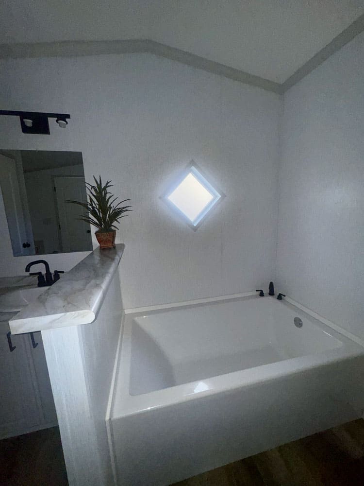 Deep soaking tub with diamond window in a Conroe manufactured home