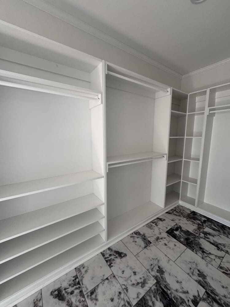Custom closet shelving in The Shoreline mobile home near Conroe, Texas