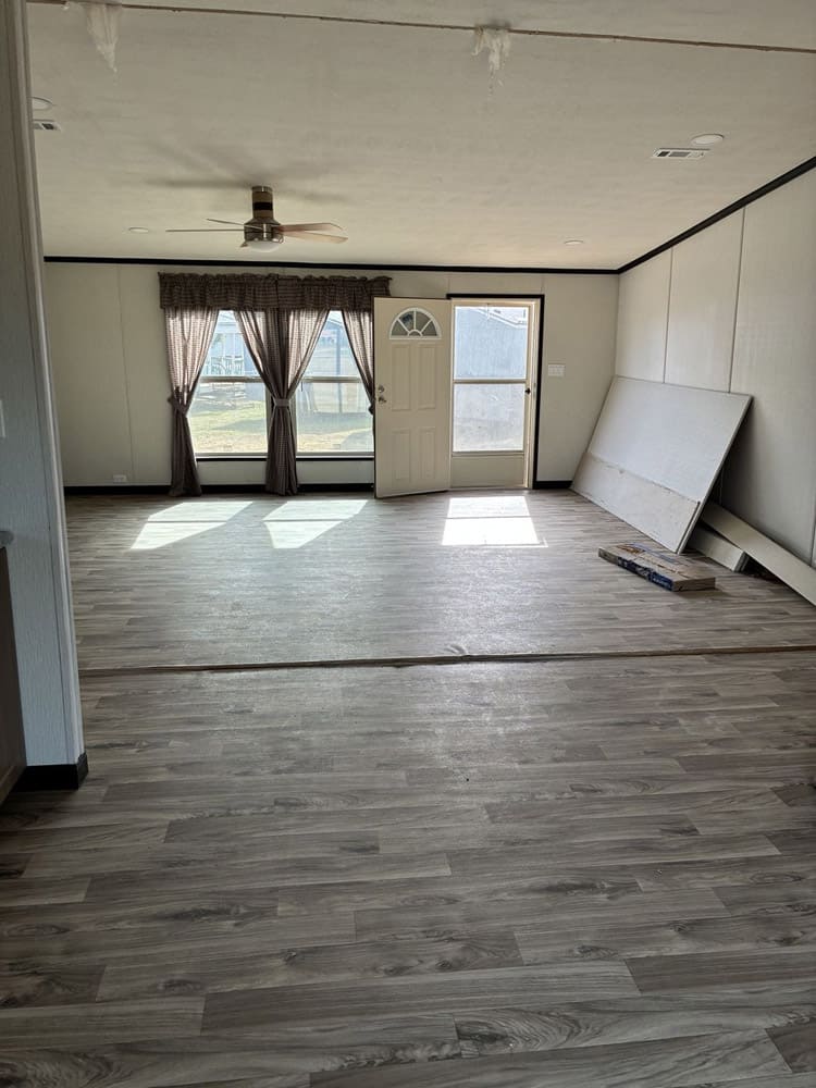 Manufactured home #215402 available near Lubbock Texas