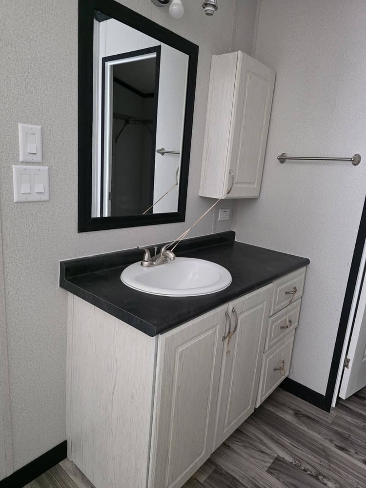 Foto 15 de New Classic 16x80 32J Singlewide #21839 de Legacy Housing Corporation