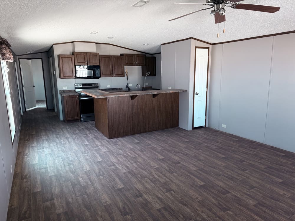 Classic 16x60 Singlewide 1 bed 1 bath manufactured home in Midland, Texas