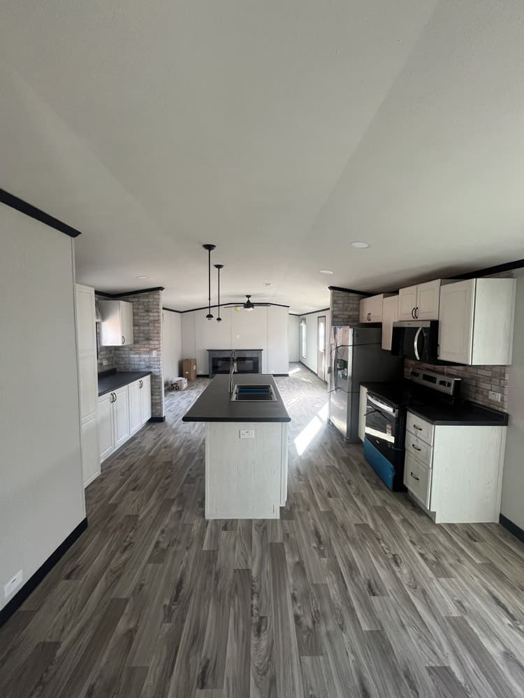 Foto 4 de New 16x80 - 3 Bedroom Singlewide - #21556 de Legacy Housing