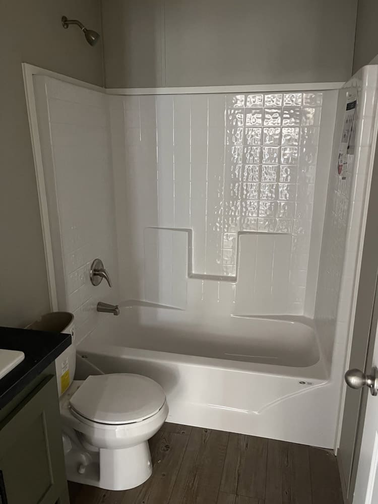 Secondary bathroom tub-shower combination in the Clayton Epic Mariner 3-bedroom manufactured home