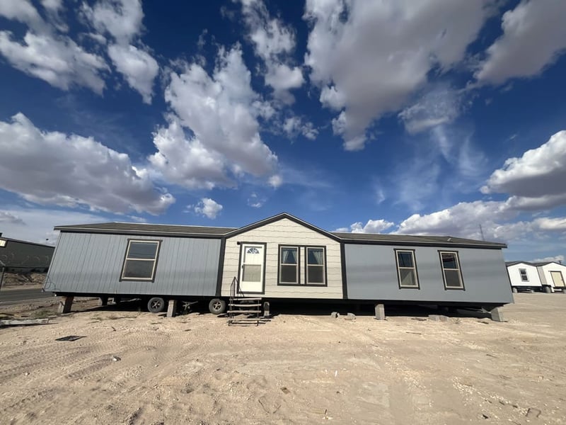 Foto de New 24x68 - 4 Bedroom Doublewide - #15026, casa de Legacy Housing en El Paso, TX