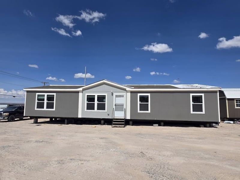 Foto de New 28x60 - 3 Bedroom Doublewide - #39823, casa de Cavco Homes en El Paso, TX