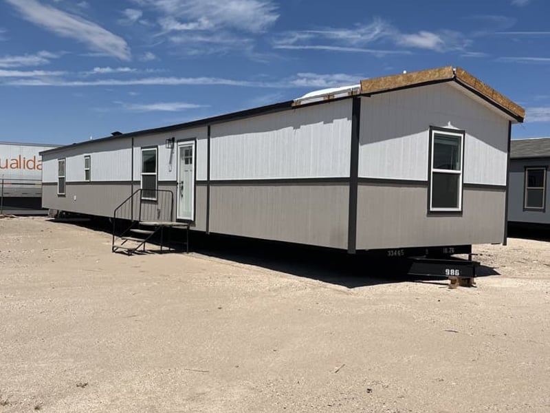 Foto de New 16x80 - 3 Bedroom Singlewide - #3465, casa de Clayton Epic en El Paso, TX
