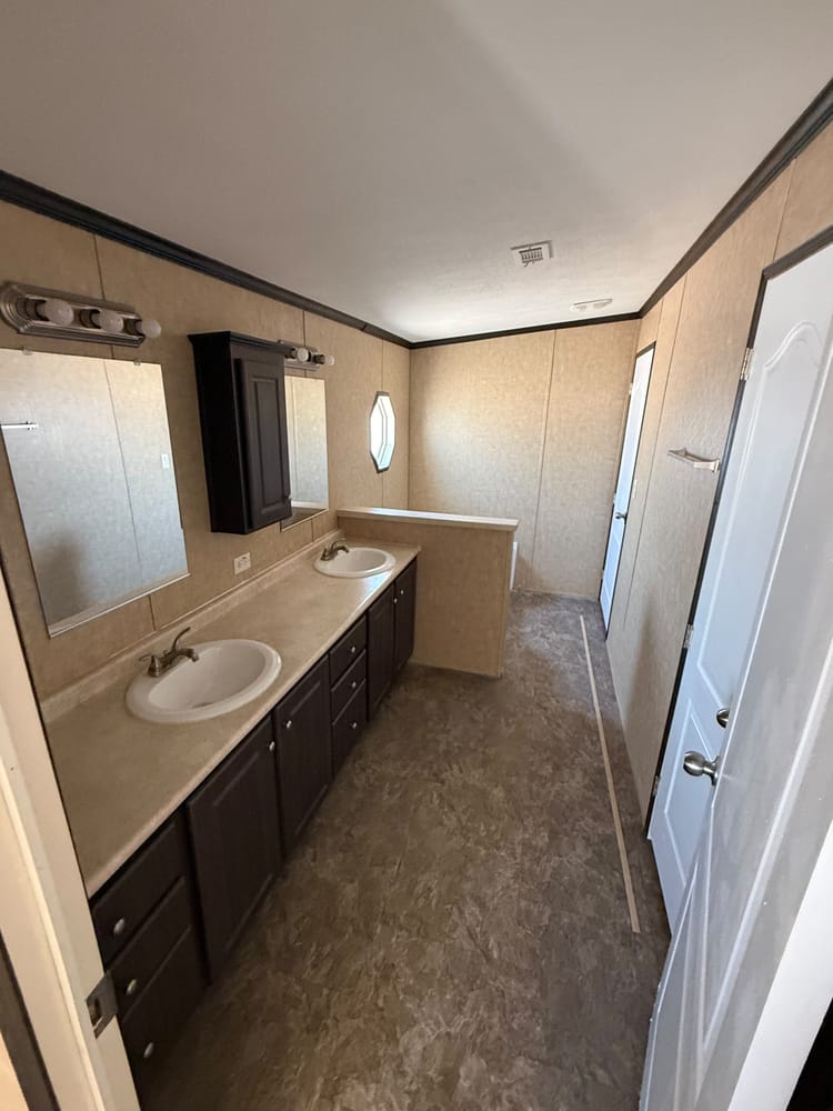 Foto 8 de Used 32x56 - 3 Bedroom Doublewide - #13988 de Legacy Housing