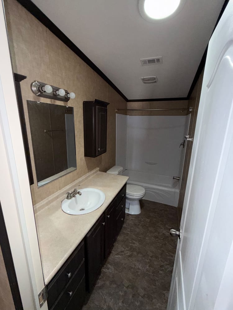 Foto 10 de Used 32x56 - 3 Bedroom Doublewide - #13988 de Legacy Housing