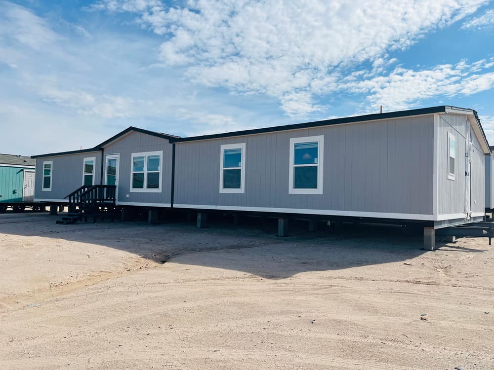 Foto de New 32X76 - 4 Bedroom Doublewide - #41174, casa de doble sección de Clayton MiYo en El Paso, TX