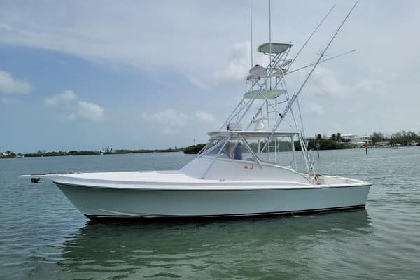 DirtyBoat 2.0 charter boat