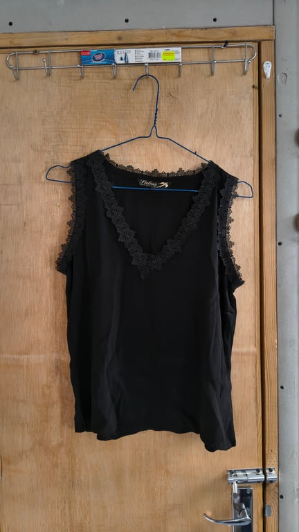 Palma Australia — Palma Australia (Size S, Good)