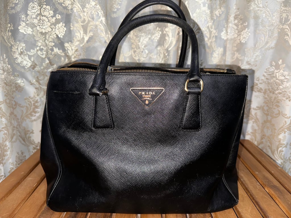 Prada — Other -Prada Saffiano Leather Galleria Tote Bag (Size One Size, Fair)