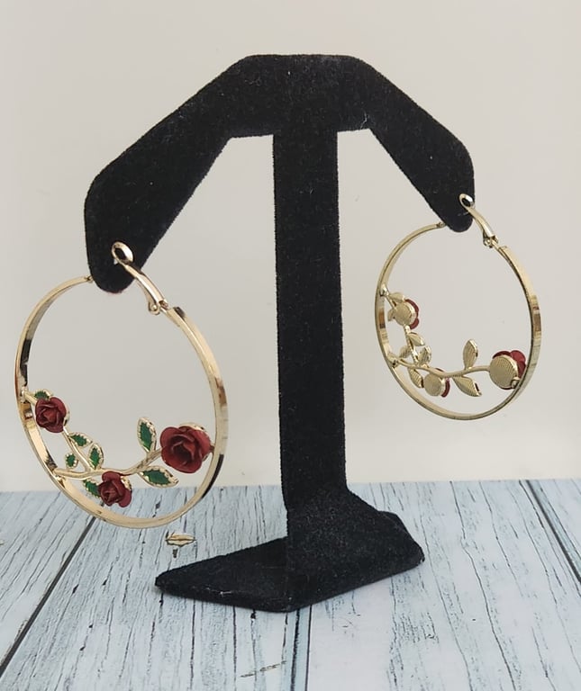 Hajmaal — vintage red enamel rose hoop earring (Size One Size, Like new)