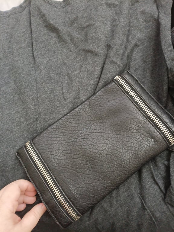 Mulberry — Mulberry Black Textured Zipped Clutch (Size One Size, Good)
