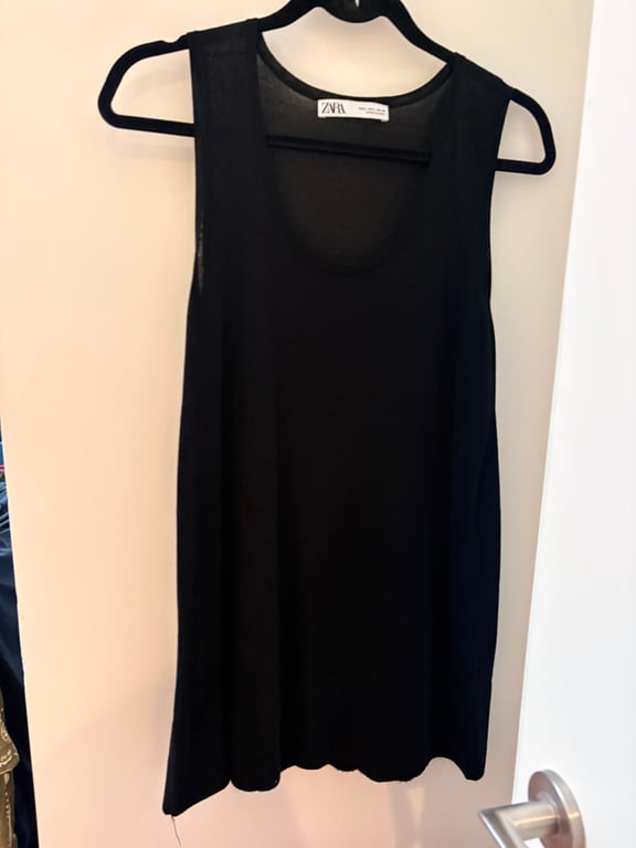 Zara — Zara Basic Black Sleeveless Top (Size L, Good)