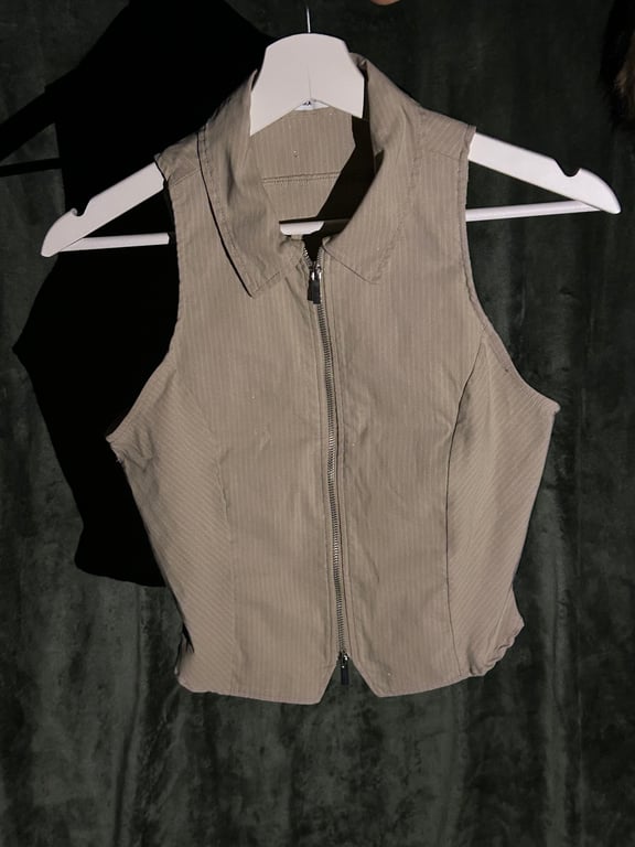 Bershka — Bershka Creme Vest Top (Size S, Like new)