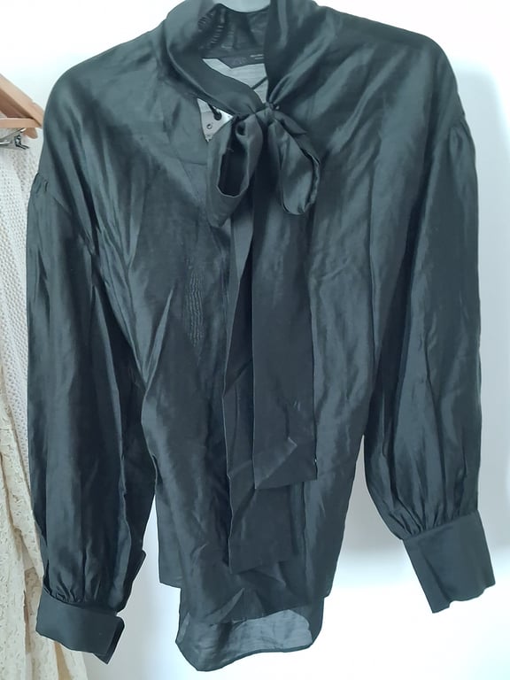 Zara — Zara Bow Detail Blouse (Size M, New with tags)