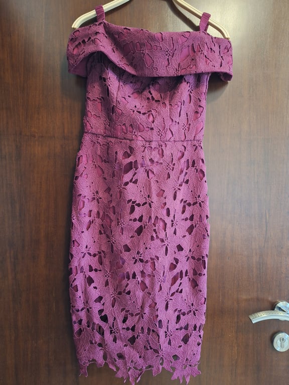 Chi Chi London — Chi Chi London Maroon Lace Off-Shoulder Midi Dress (Size 6, Like new)