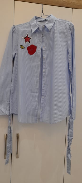Max Fashion — Max Fashion Blue and White Striped Long-Sleeve Shirt (Size S, Like new)