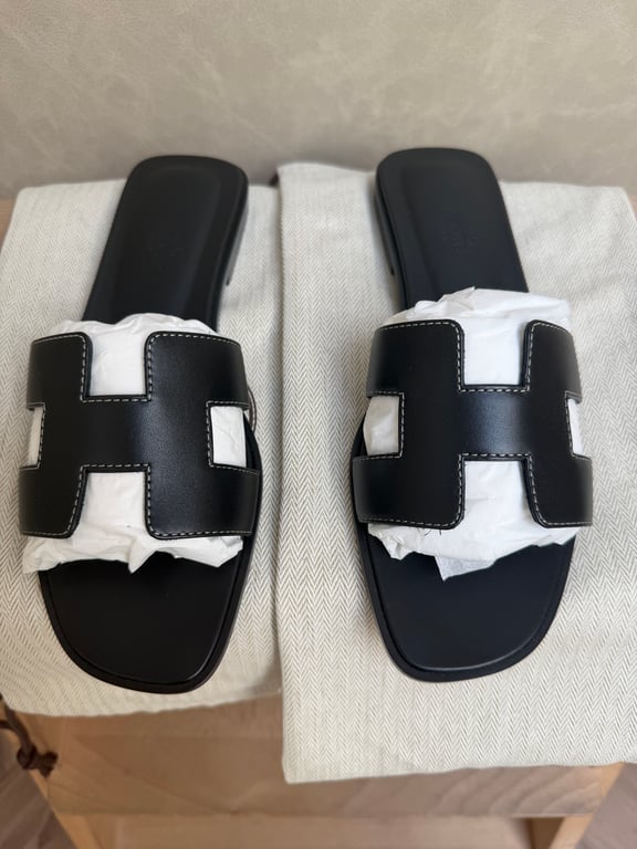 Hermès — Hermès Oran Sandals Black (Size EU 37.5, New with tags)