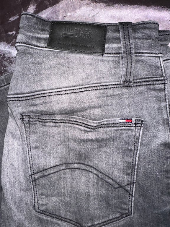 Tommy Hilfiger — Tommy Hilfiger Grey Denim Jeans (Size 29, Good)