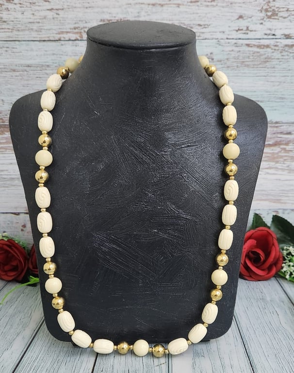 Hajmaal — vintage 1980s/90s Napier carved ivory colored bead necklace (Size One Size, Good)