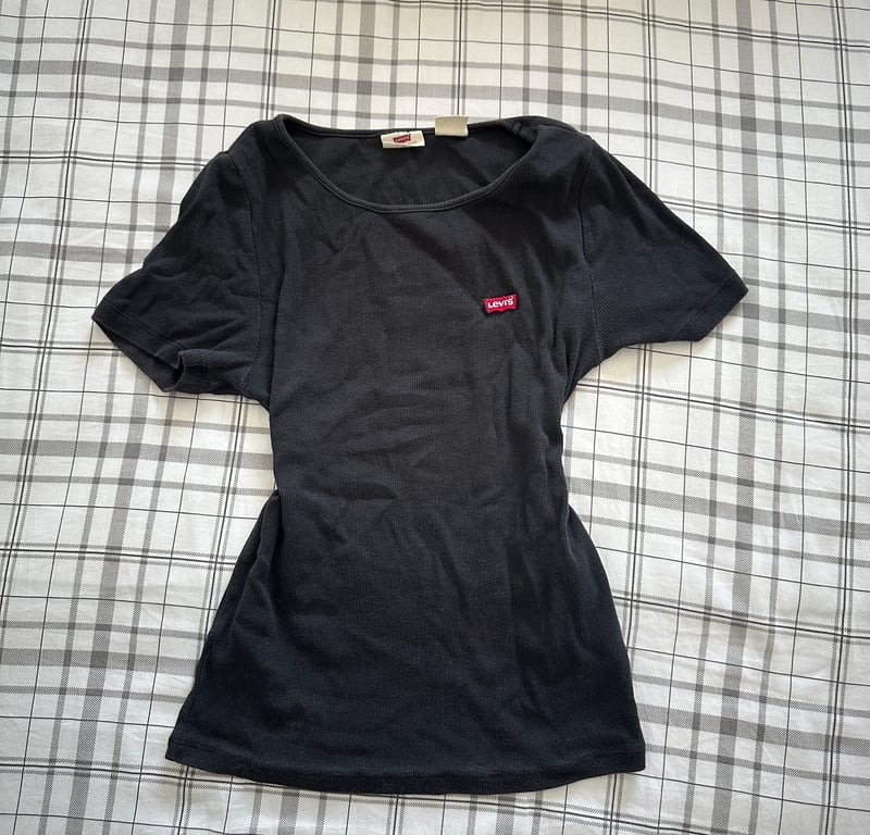 Levi's — Levi's Black Ribbed Tee Plain (Size XS, Good)