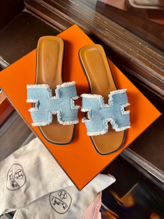 Hermès — Hermès Oran in denim (Size EU 36, Like new)