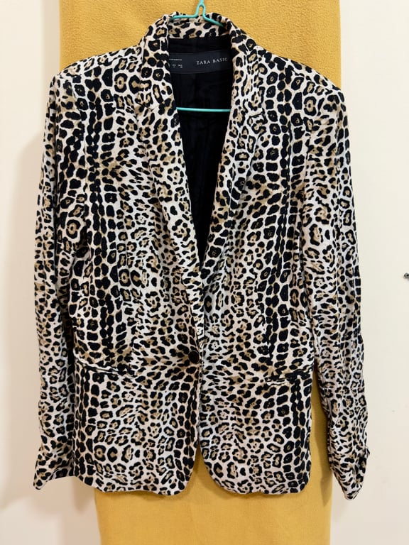 Zara — Zara Printed Blazer (Size L, Good)