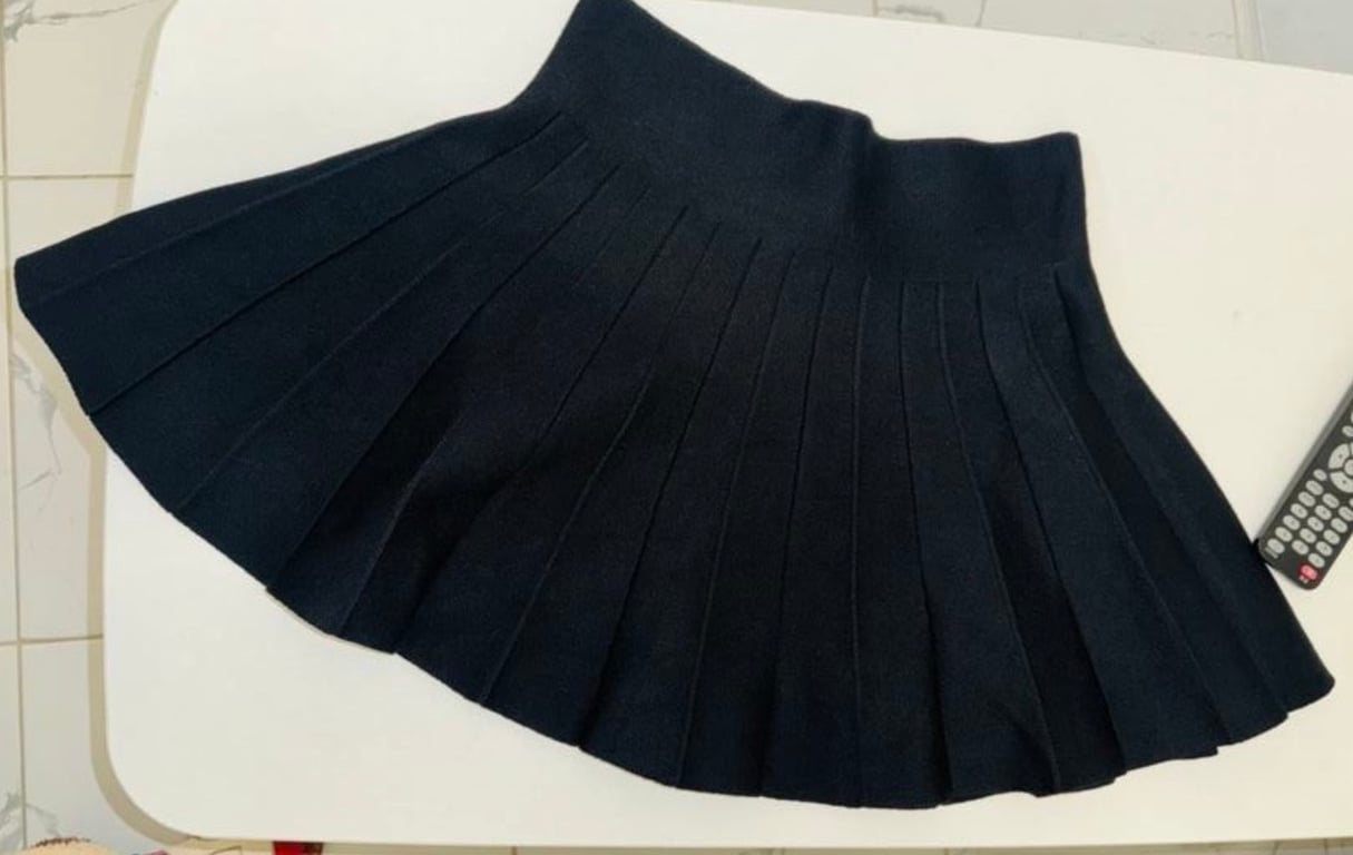 Shein — Shein Pleated Sweater Skirt - Brand new (never worn) (Size M, Like new)