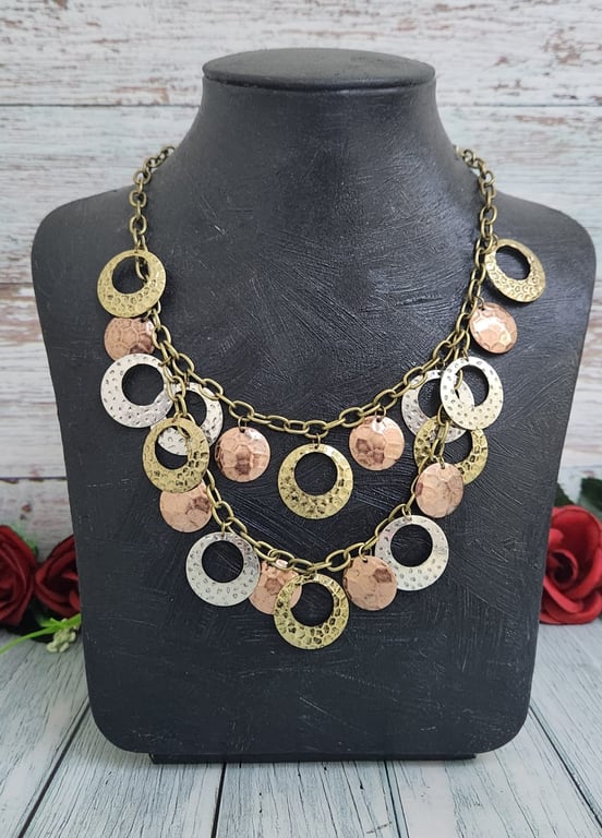 Hajmaal — tri colored hammered metal  disc necklace. (Size One Size, Good)