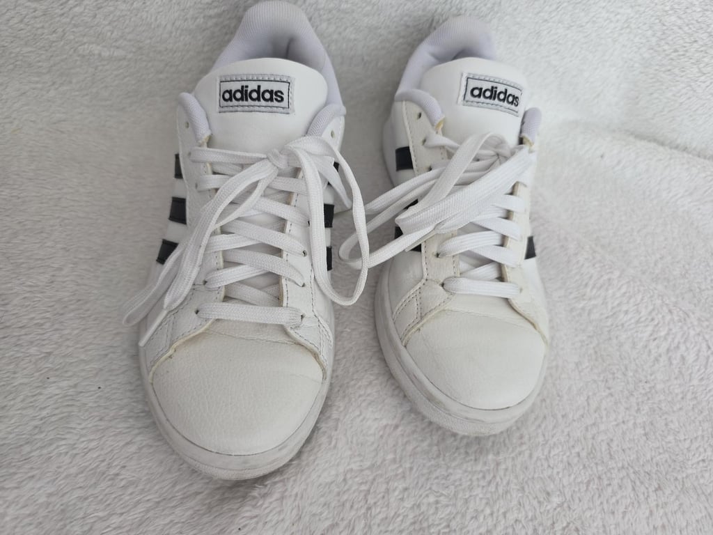 Adidas — Adidas Classic Trainers Navy Stripes and White (Size EU 37, Good)