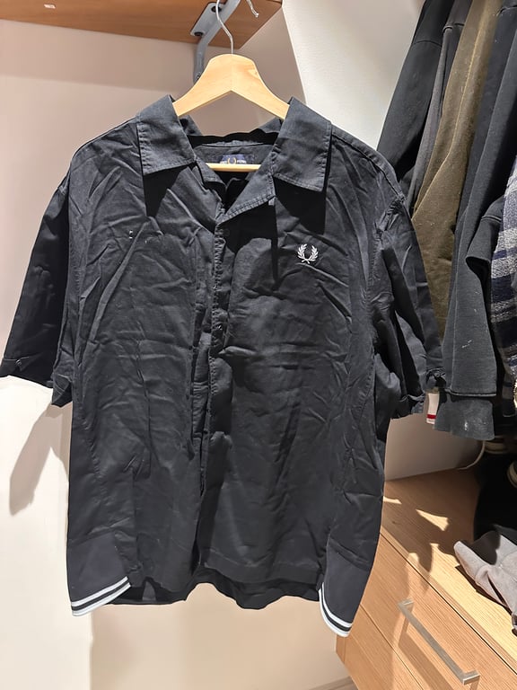 Fred Perry — Fred Perry Men's Black Button-Up Shirt - Size XL (Size XL, Like new)