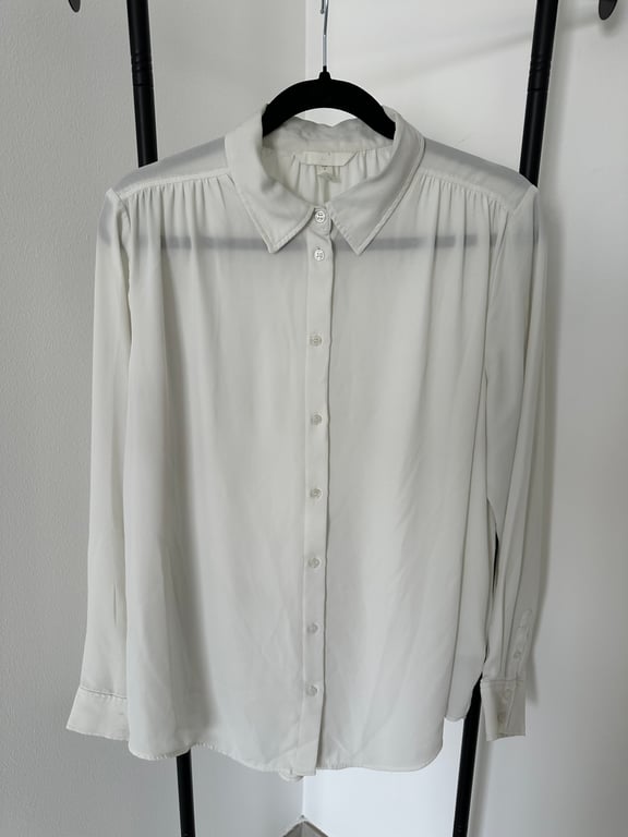 H&M — H&M Women’s White Long Sleeve Collared Blouse (Size M, Good)
