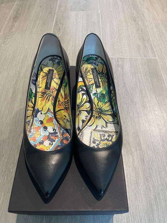Dolce & Gabbana — Dolce & Gabbana Black Leather Pointed Toe Pumps, EU 38 (Size EU 38, Good)