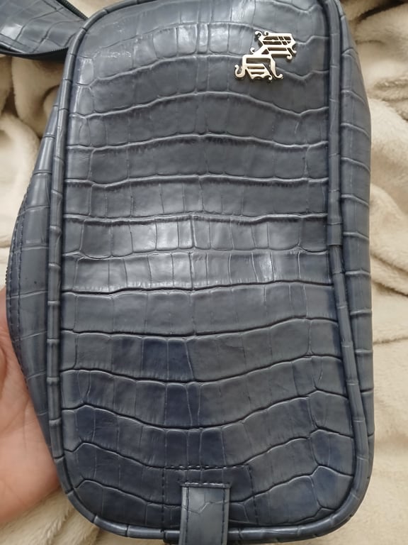 Versace — Versace Blue Croc-Embossed Pouch (Size One Size, Good)
