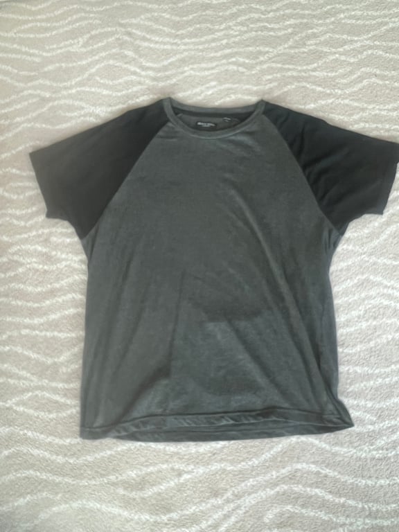 Other — Others Two-Tone Raglan Sleeve T-Shirt (Size XL, Good)