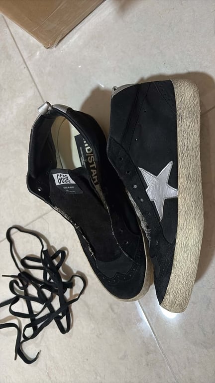 Golden Goose — Golden Goose Mid Star Black Suede Sneakers (Size EU 41, Like new)
