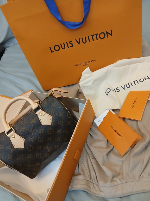 Louis Vuitton — Louis Vuitton Monogram Canvas Speedy Handbag (المقاس One Size, شبه جديد)